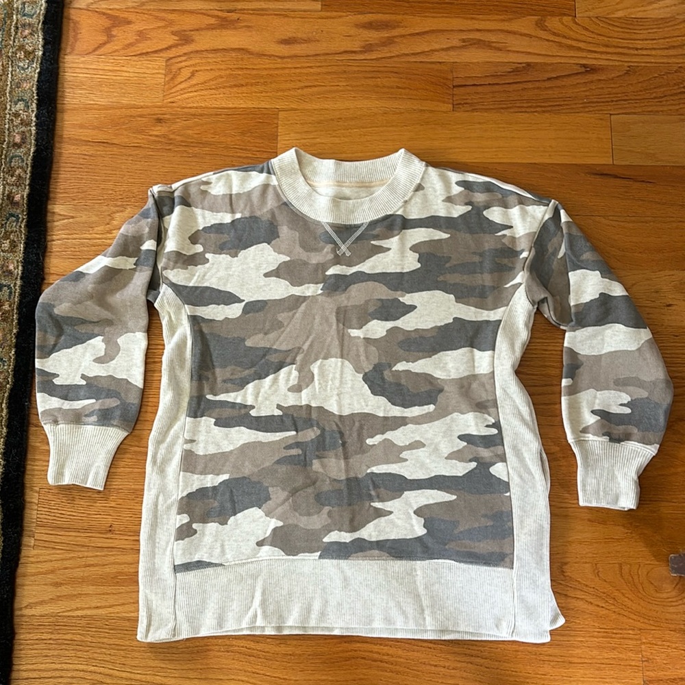 American Eagle crew neck